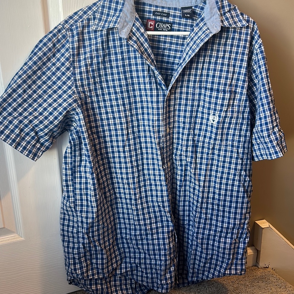 Men’s shirt sleeve button down